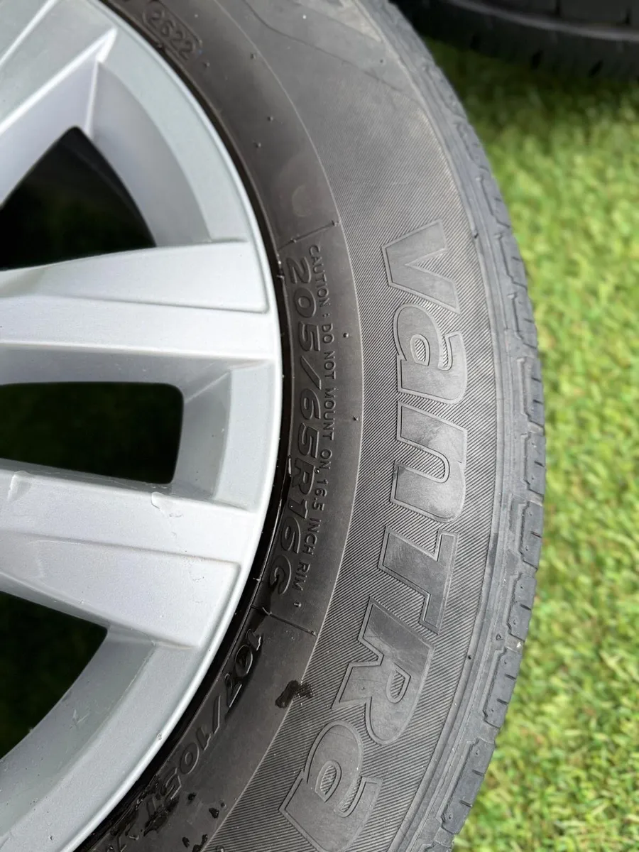 Volkswagen transporter 16"Alloy with tyre, Accesso - Image 2