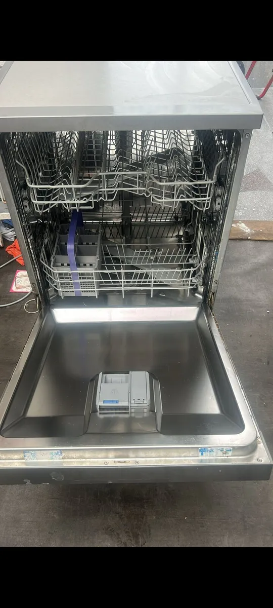 Dishwasher - Image 1
