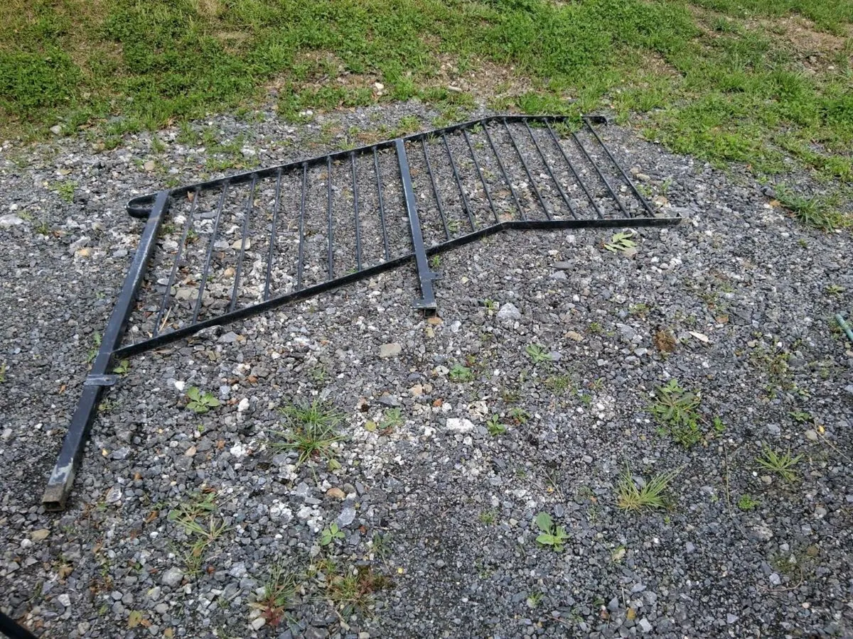 Handrail railings to suit steps - Image 1