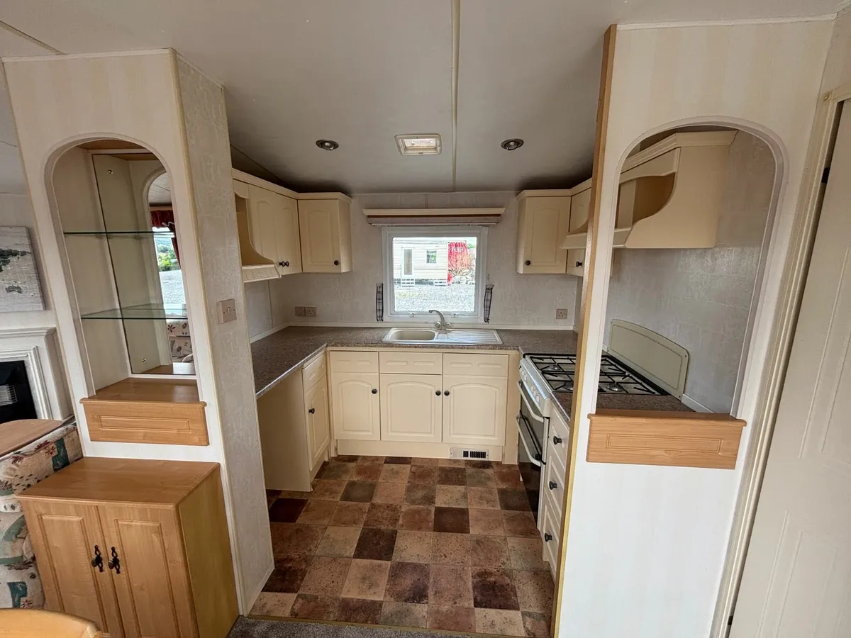36x12, 2Bed, C/H D/G. Free Delivery. Full Service. - Image 4