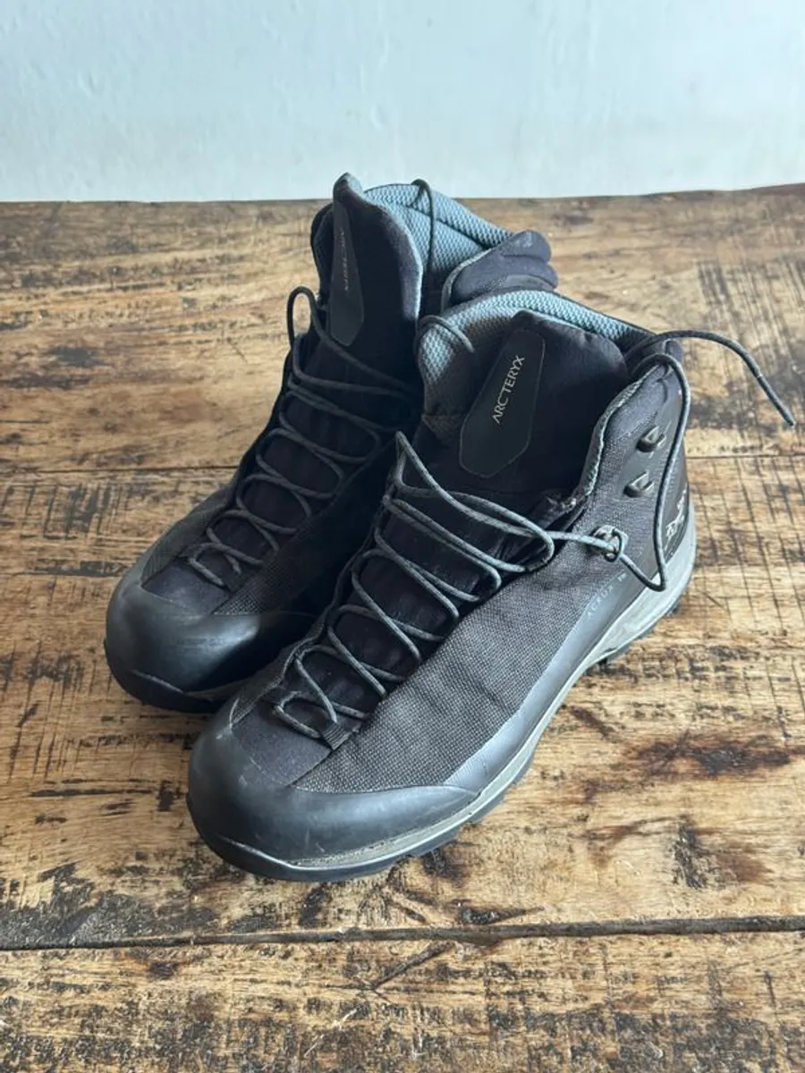 Arc'teryx Acrux TR Gore Tex Black Boots Size 44 - Image 1