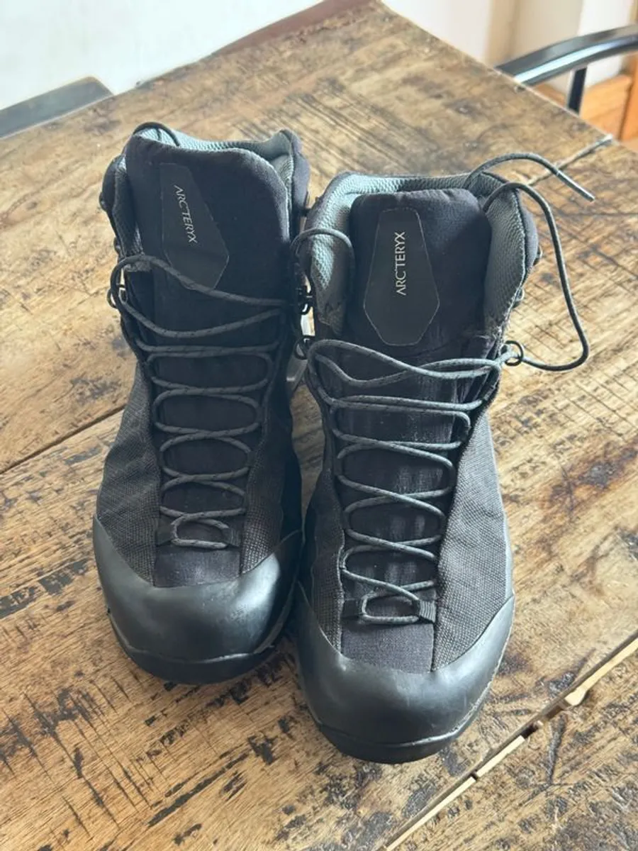 Arc'teryx Acrux TR Gore Tex Black Boots Size 44 - Image 2