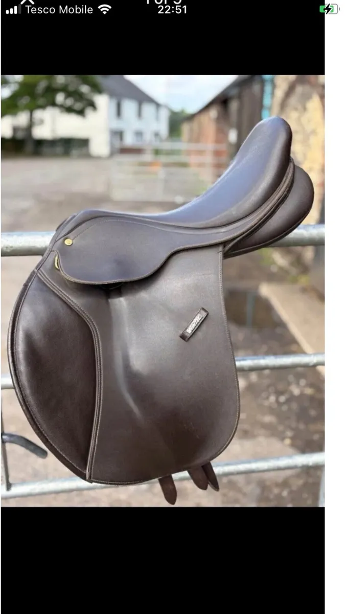 Wintec jump saddle - Image 1