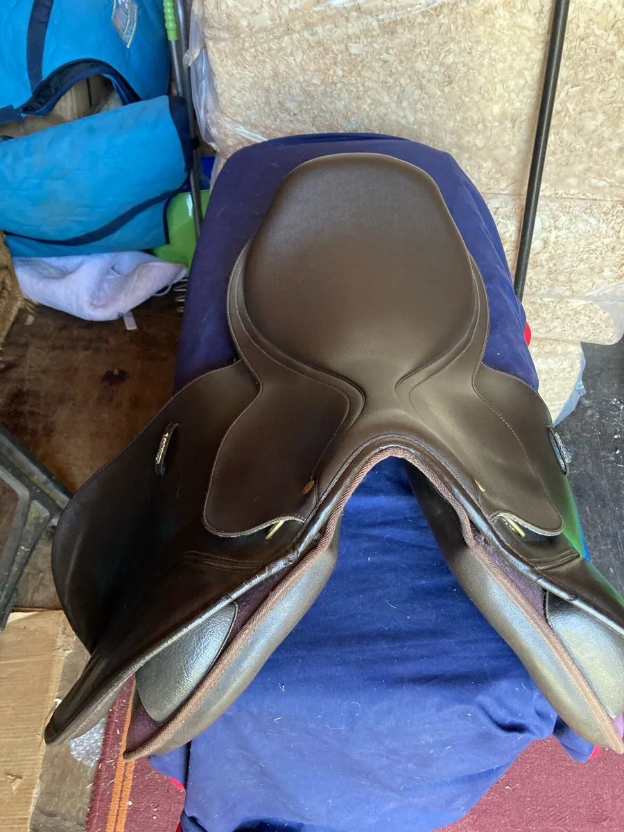 Wintec jump saddle - Image 2