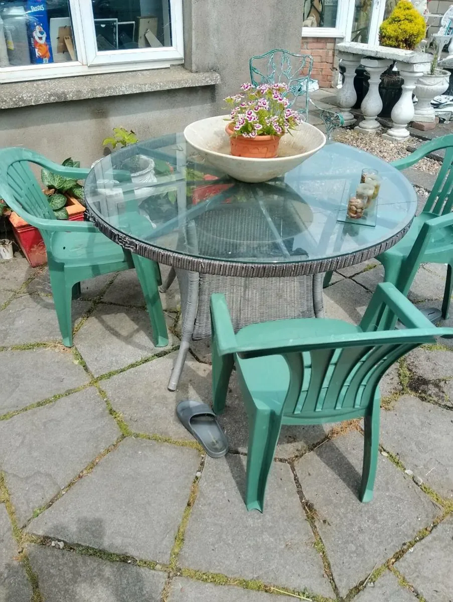 Garden table and 3 chairs - Image 2