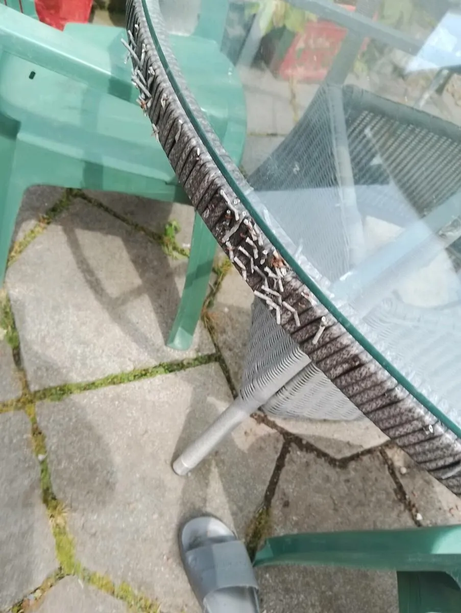 Garden table and 3 chairs - Image 3