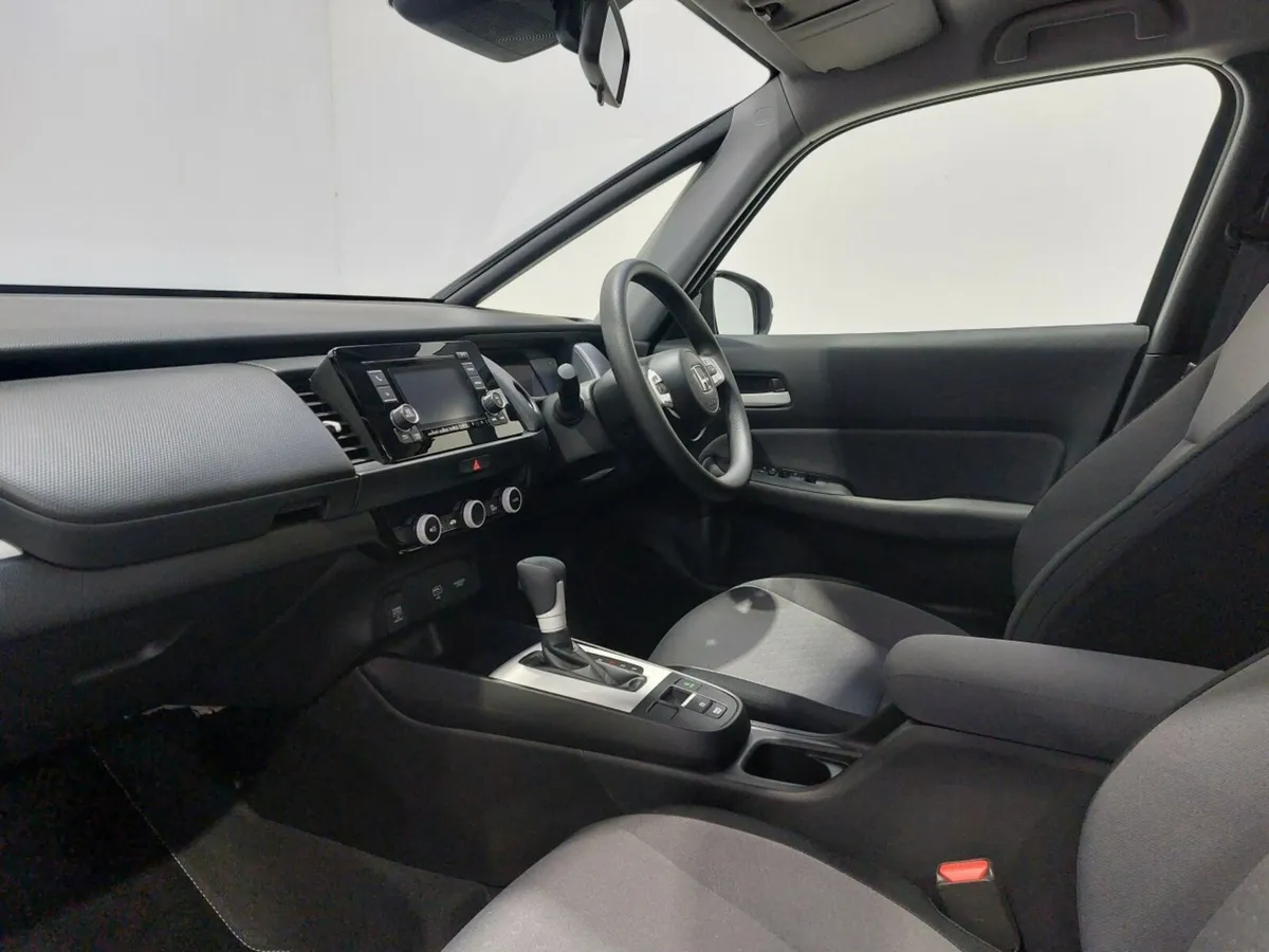 Honda Jazz Hatchback SE - Image 2