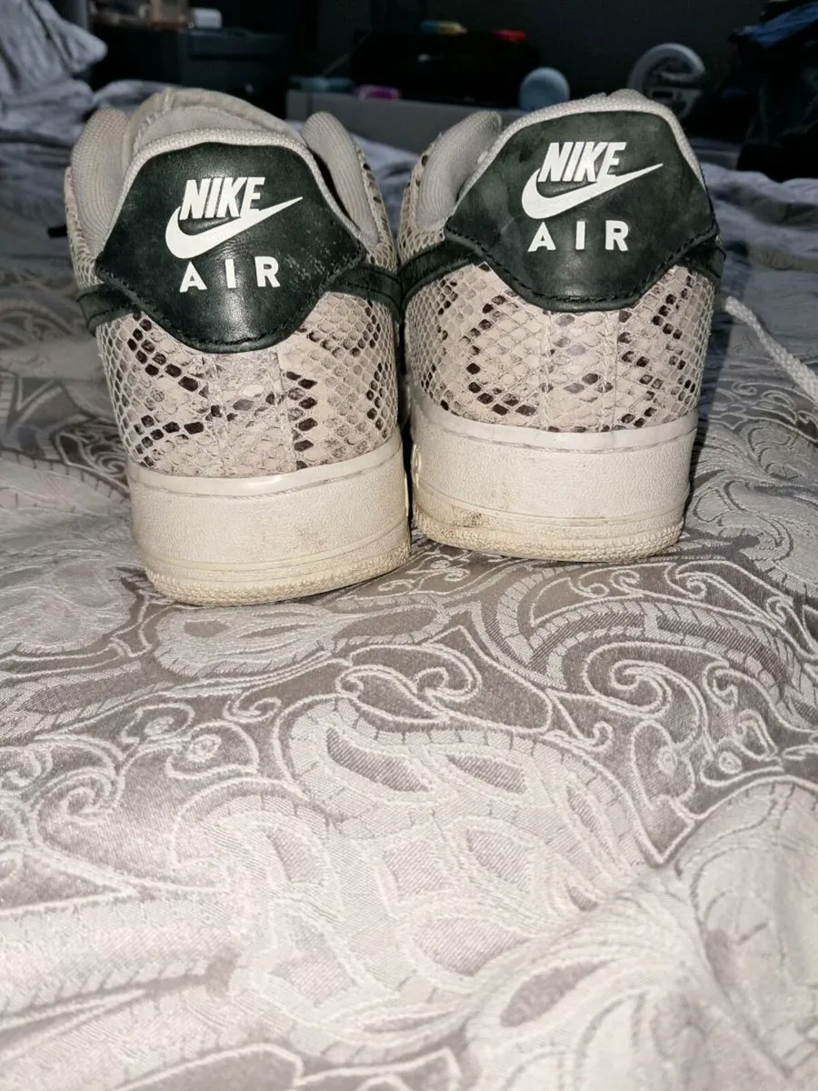 Nike Jordans limited edition size 8 - Image 2