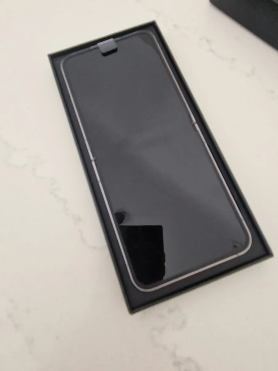 GALAXY Z FLIP6 - Image 1