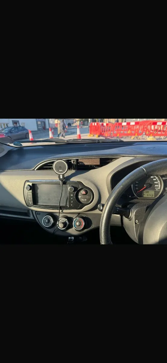 Toyota Yaris 2015 - Image 3