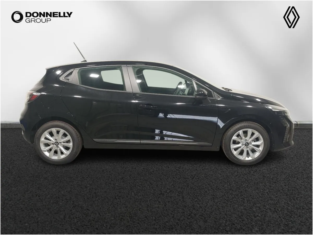 Renault Clio Hatchback Evolution - Image 3