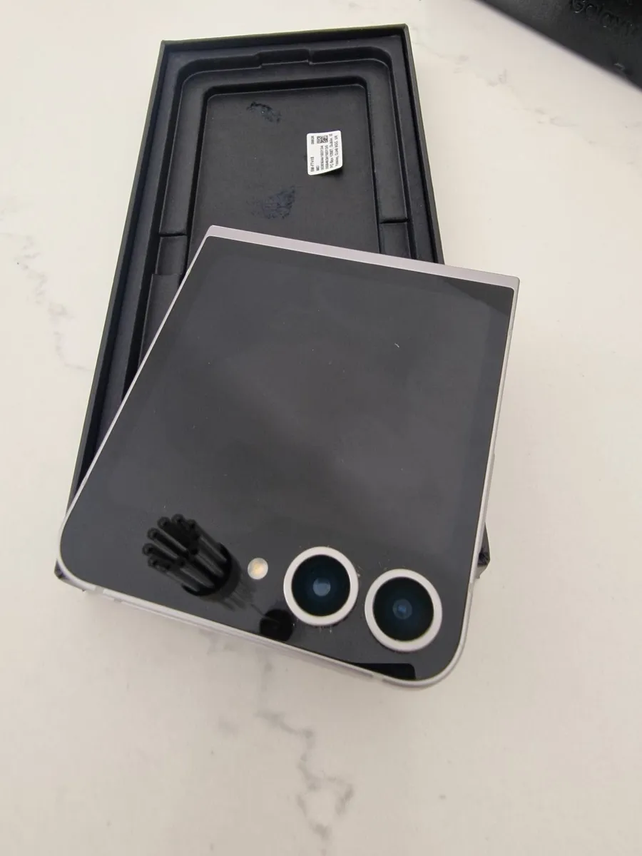 GALAXY Z FLIP6 - Image 4