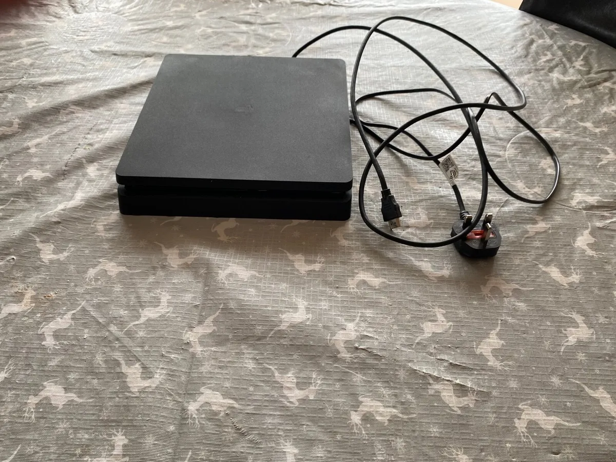 Slim PlayStation 4 and 8 games - Image 1