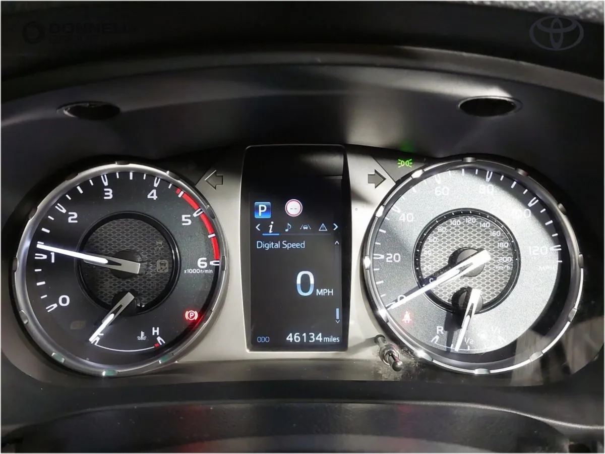 Toyota Hilux Diesel Invincible - Image 4
