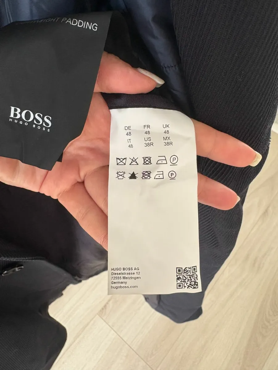 Hugo Boss Coat - Image 4