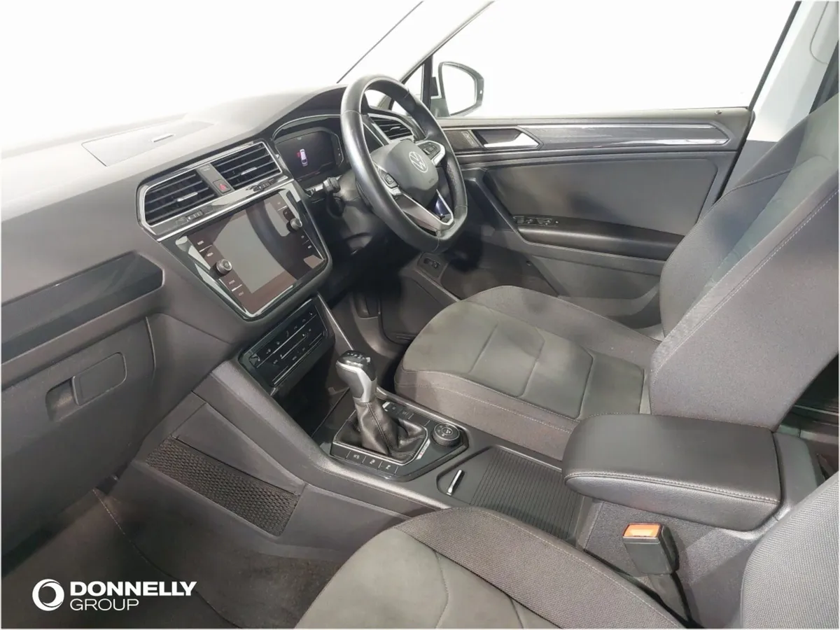 Volkswagen Tiguan Diesel Estate Elegance - Image 2