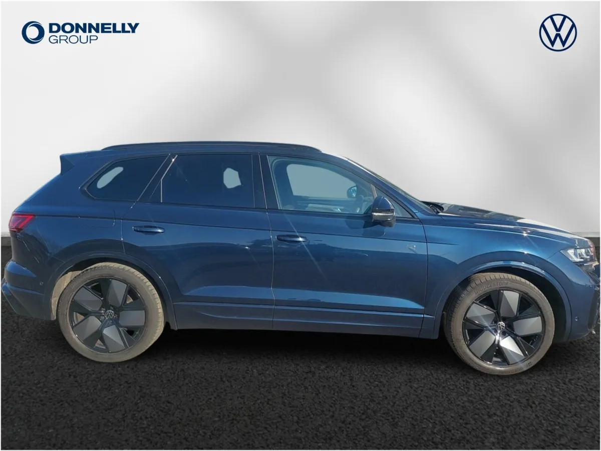 Volkswagen Touareg Diesel Estate Black Edition - Image 4