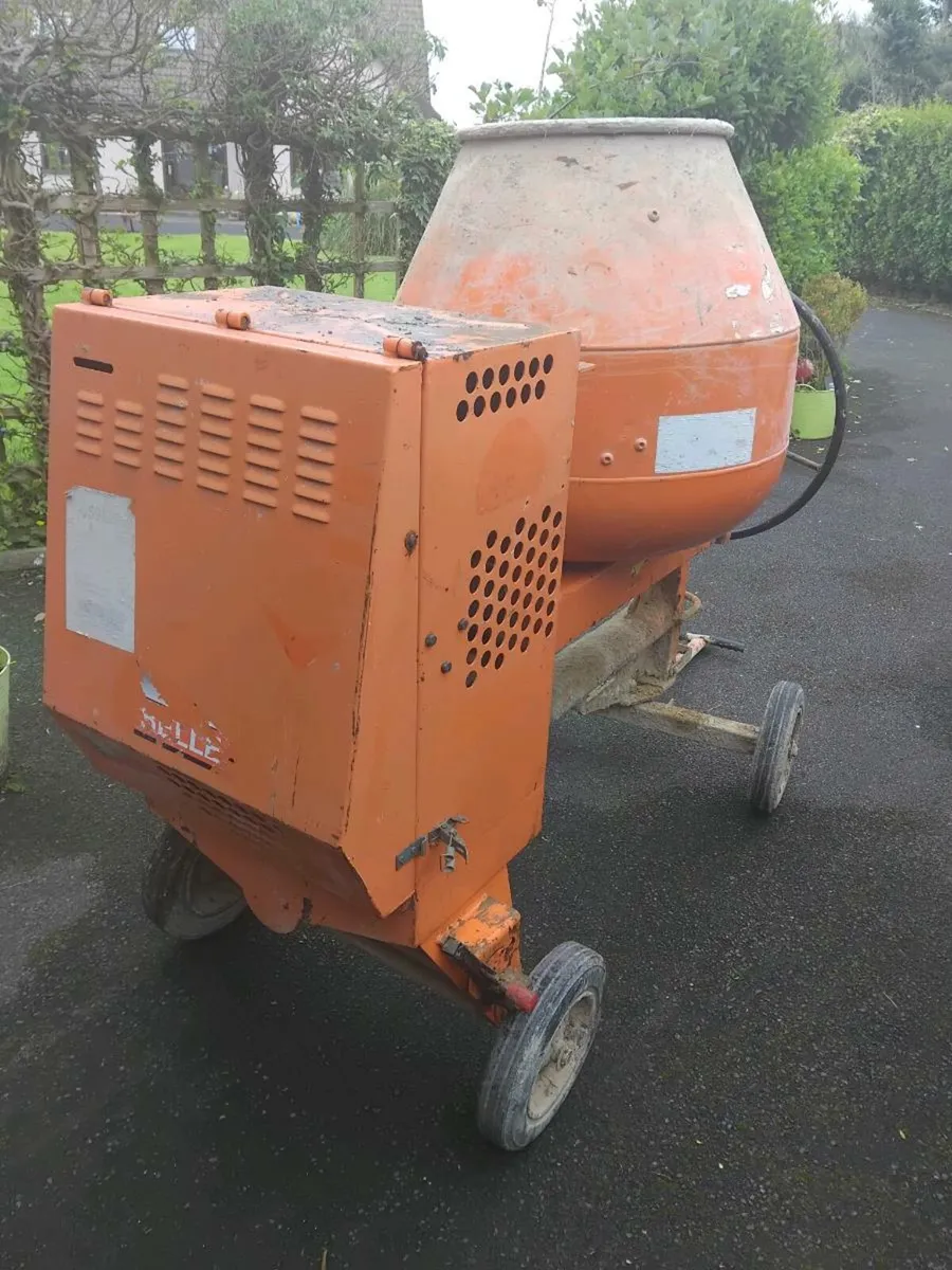 CEMENT MIXER - Image 1