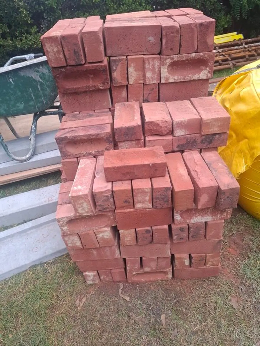 Red bricks - Image 1