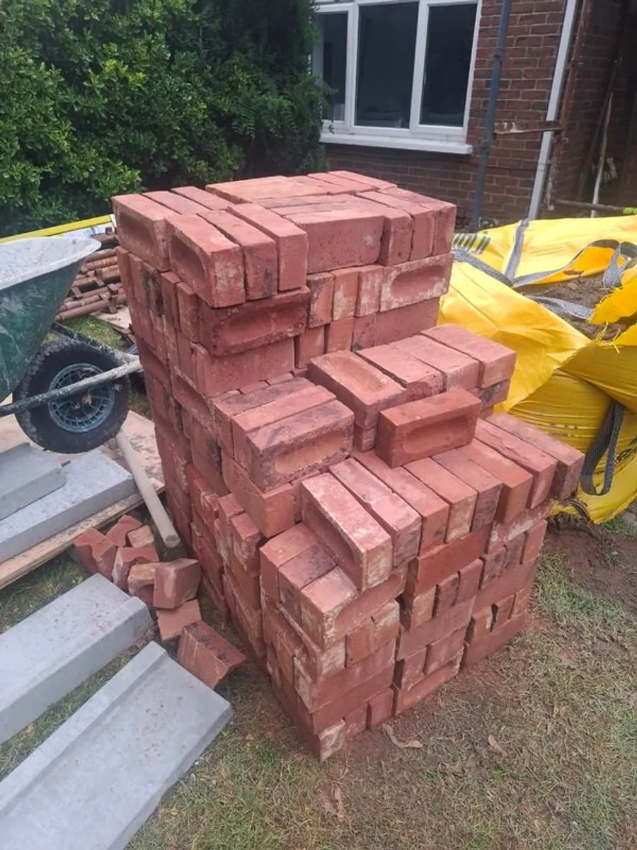 Red bricks - Image 3