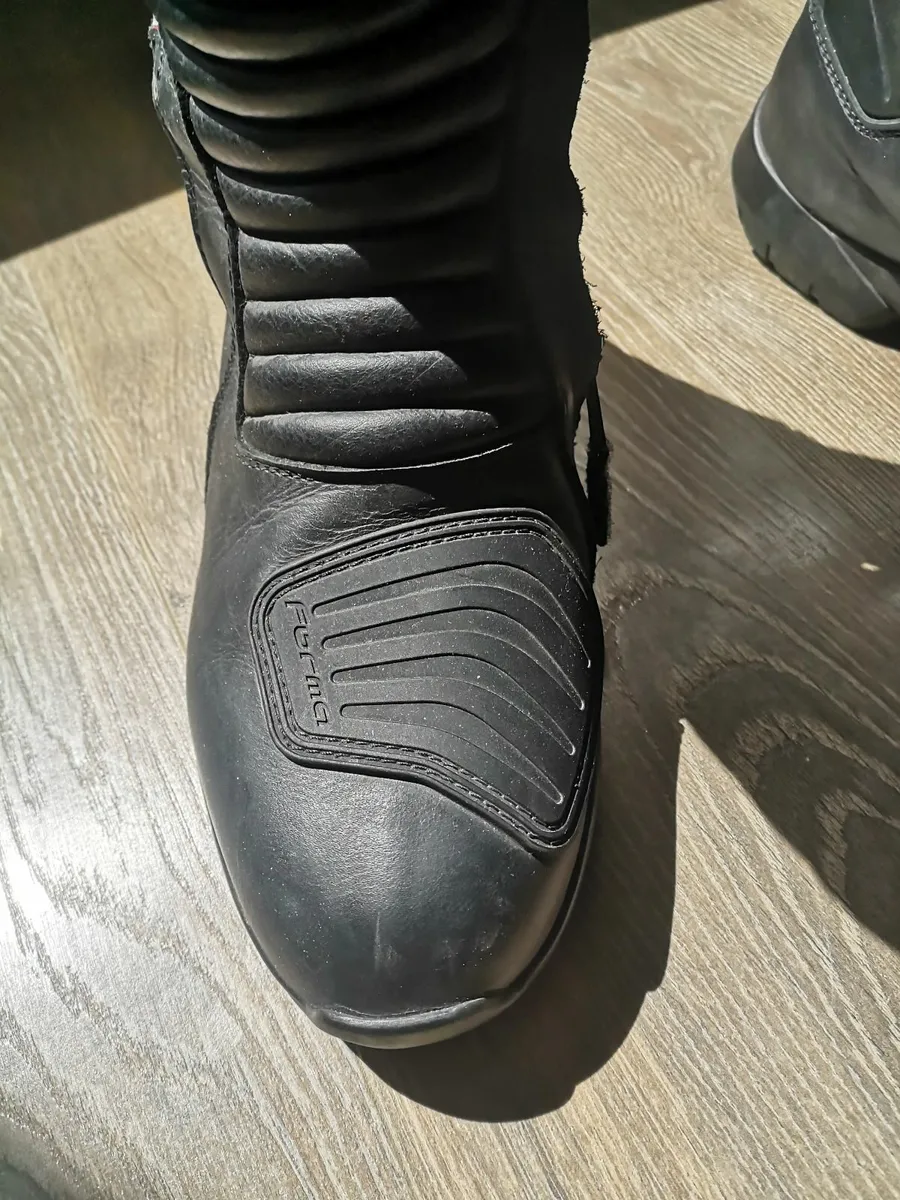 Ladies Motorcycle Boots and Gloves - Image 4