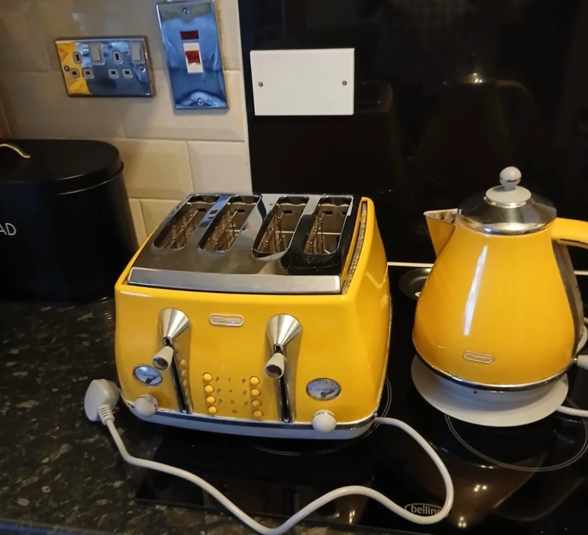 Kitchen kettle toaster and utensils - Image 1