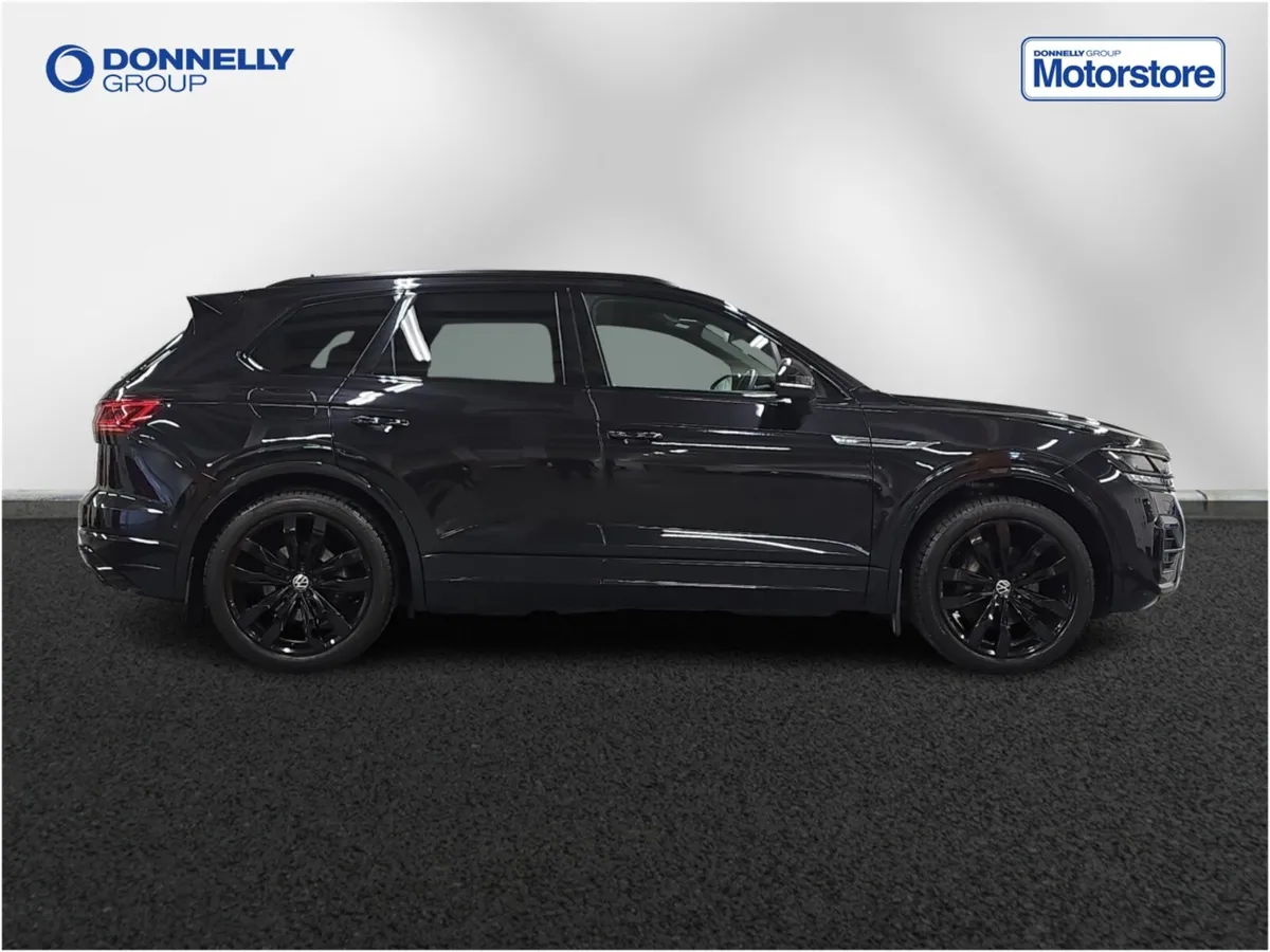 Volkswagen Touareg Diesel Estate Black Edition - Image 3