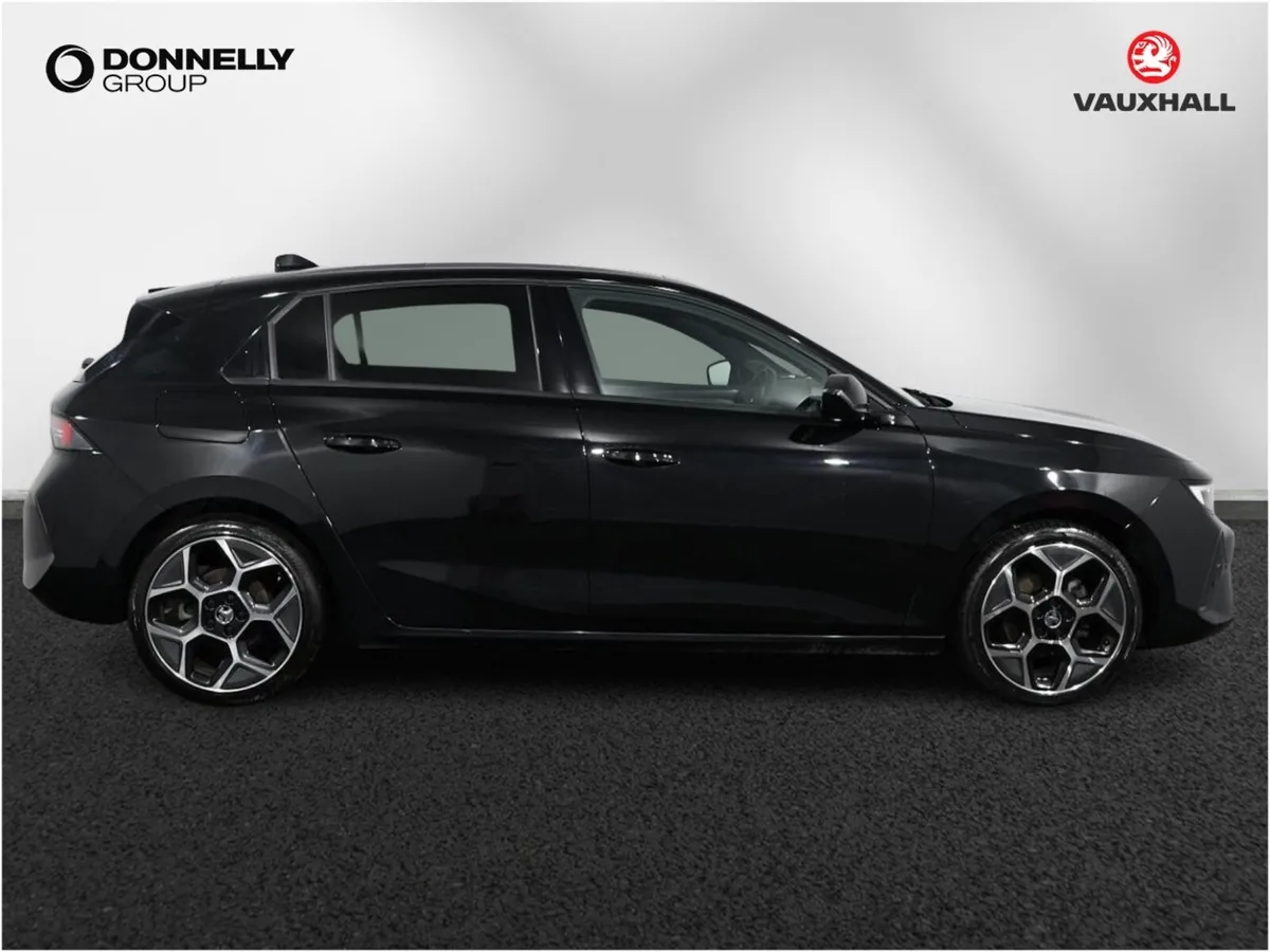 Vauxhall Astra Hatchback Ultimate - Image 3