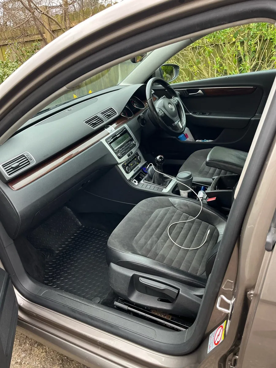 Car - Image 3