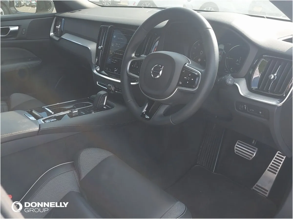 Volvo V60 Sportswagon R DESIGN - Image 4