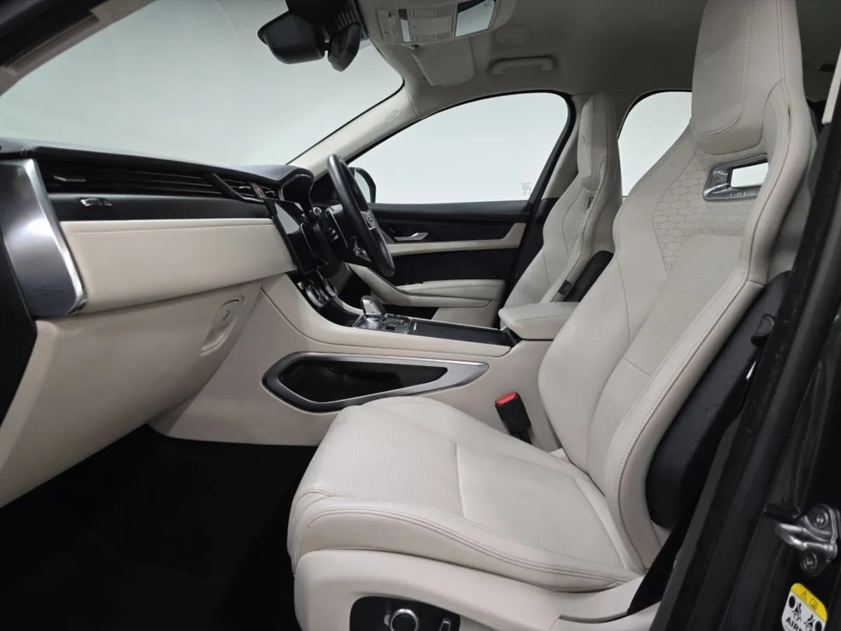 Jaguar F-pace F-Pace Estate R-Dynamic HSE - Image 3
