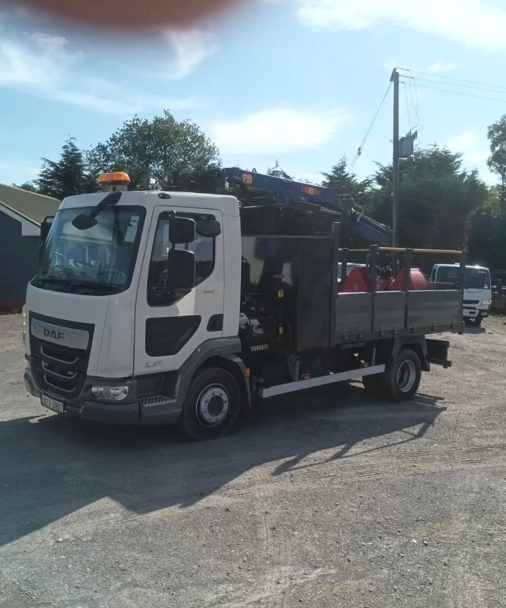 2017/2018 12Tonnor tipper grabs - Image 1