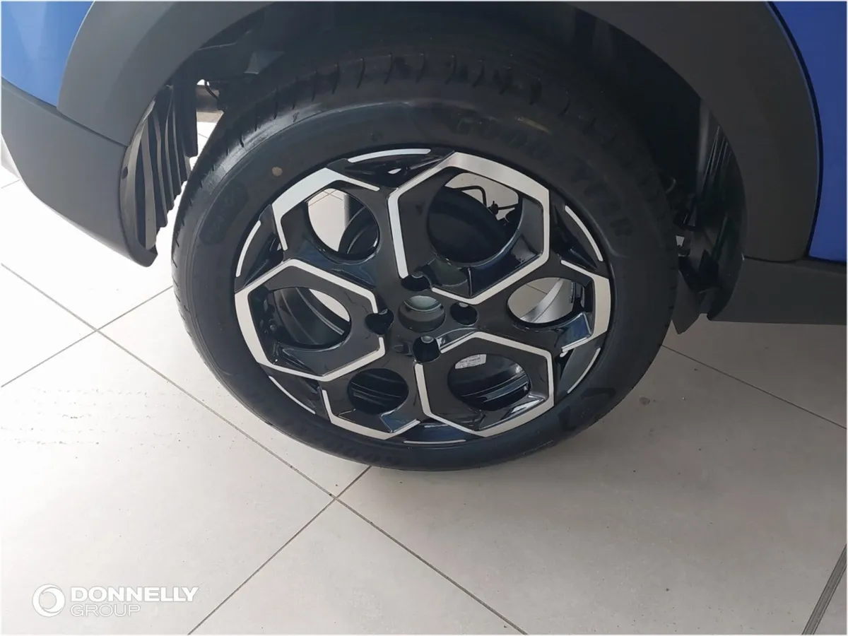 Citroen C3 Hatchback Plus - Image 3