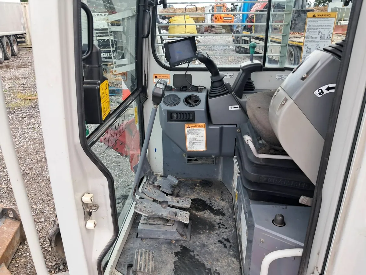 2017 Takeuchi 153 FR Excavator Digger - Image 3