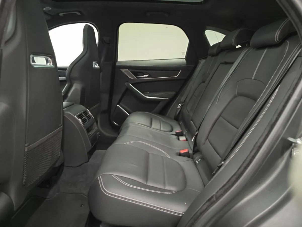 Jaguar F-pace F-Pace Diesel Estate R-Dynamic HSE B - Image 4