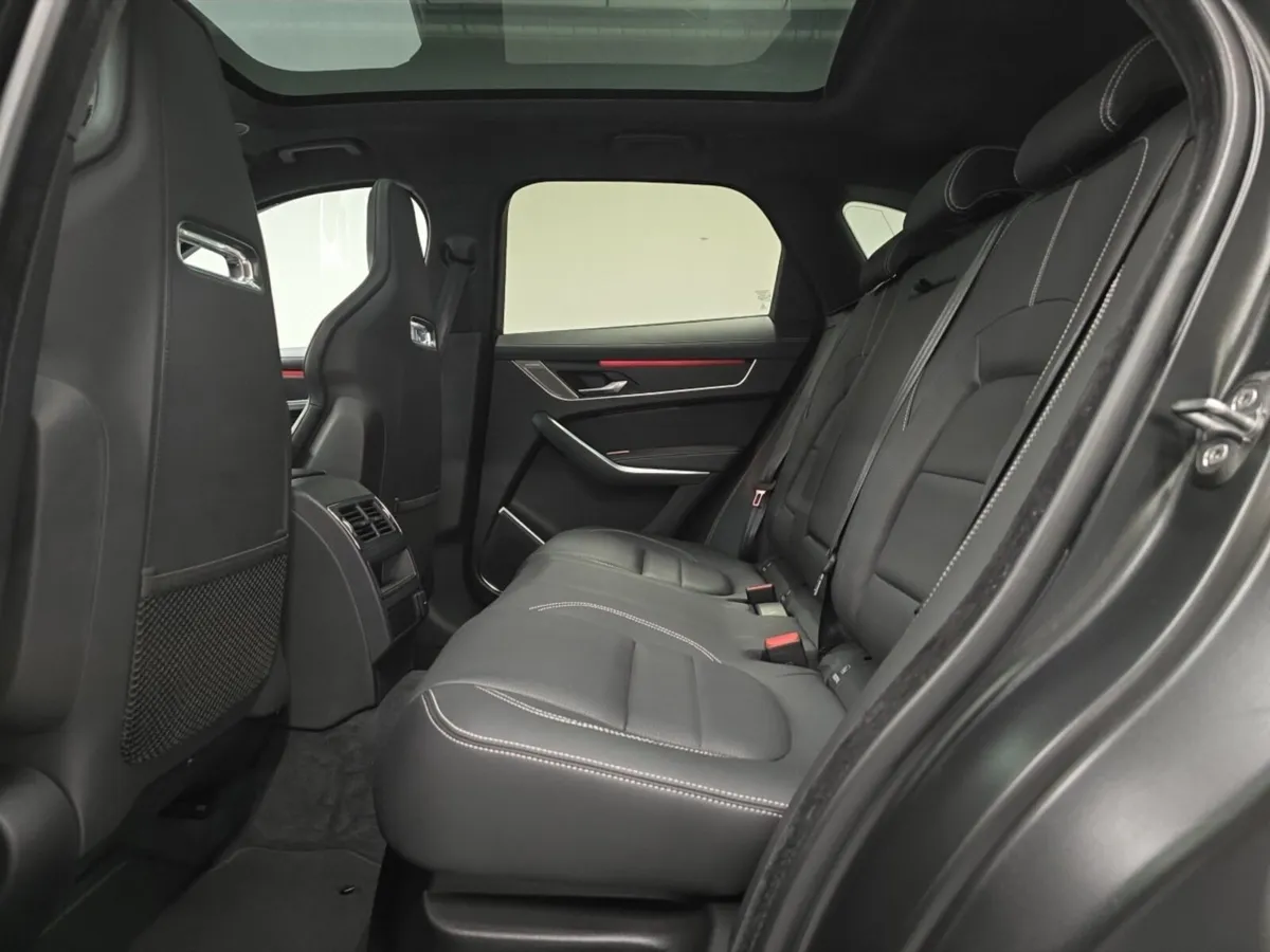 Jaguar F-pace F-Pace Diesel Estate R-Dynamic HSE B - Image 4