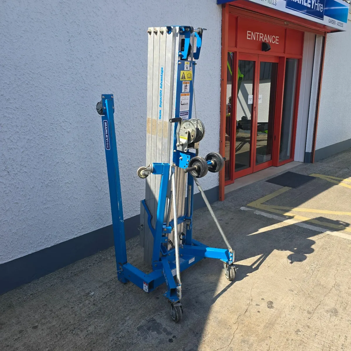 Genie Sla20 Manual Wind up lift - Image 1
