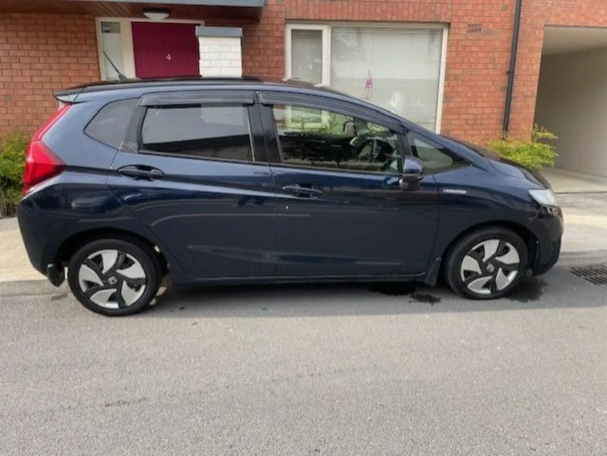 Honda Fit 2016 Hybrid - (Leather Package) - Image 2