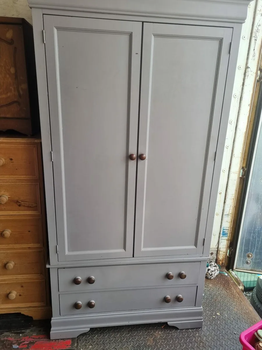 Large 2 door wardrobe - Image 1