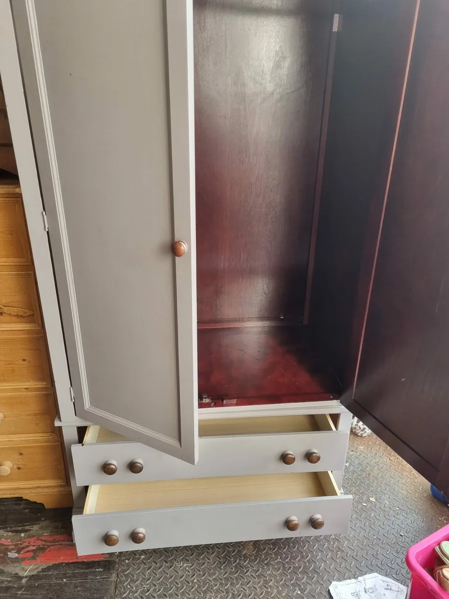Large 2 door wardrobe - Image 2