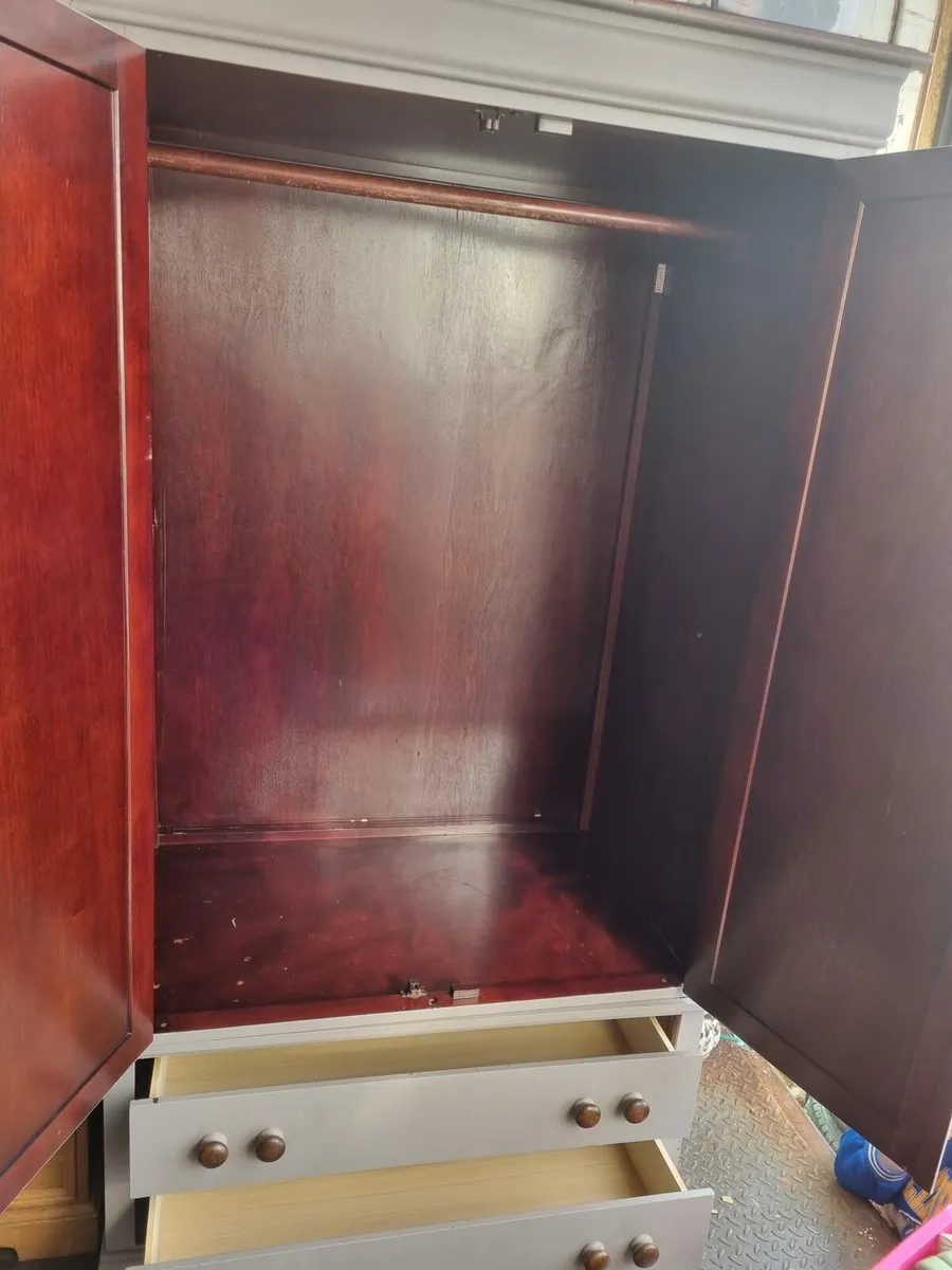 Large 2 door wardrobe - Image 3