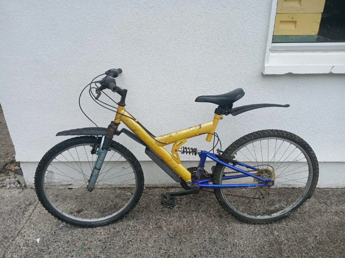 Bikes and scooters (€10 each ono) - Image 1