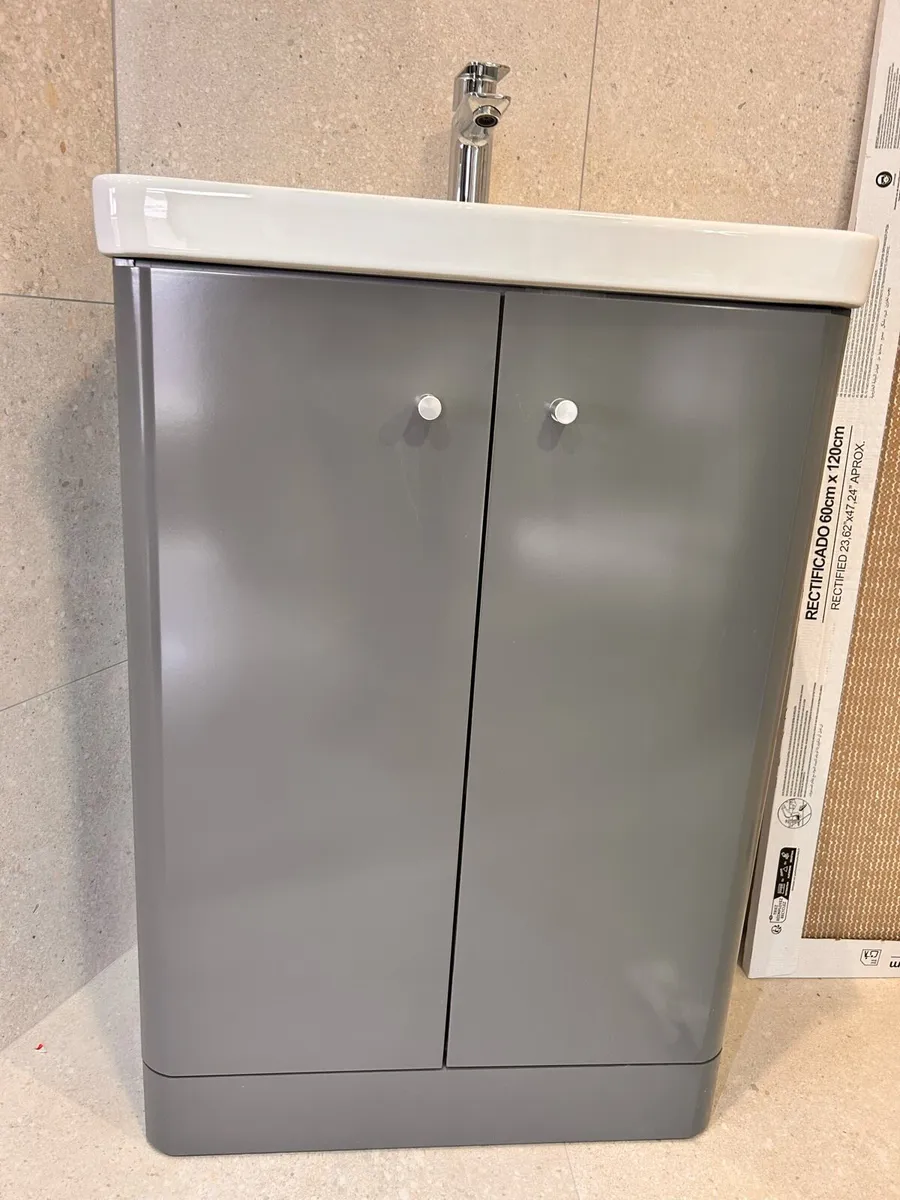 Vanity floor standing unit - Image 1