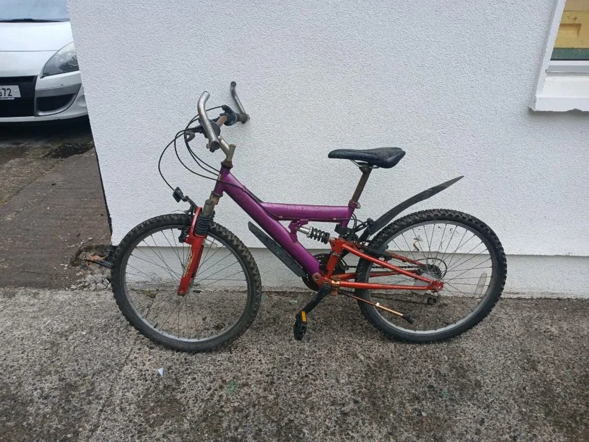 Bikes and scooters (€10 each ono) - Image 2