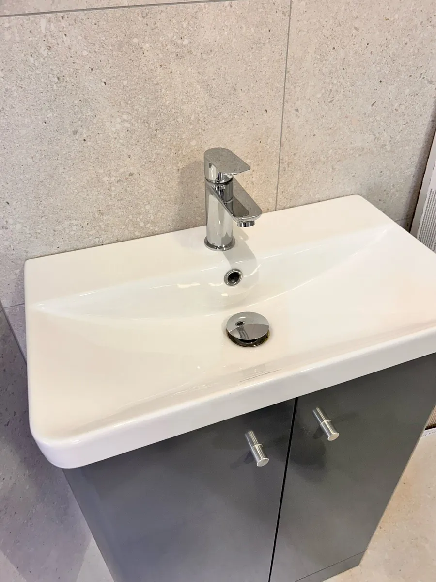 Vanity floor standing unit - Image 3