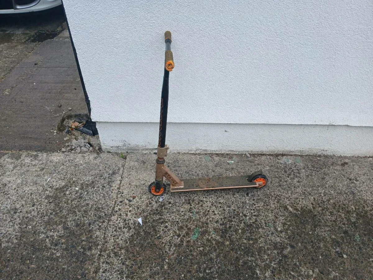 Bikes and scooters (€10 each ono) - Image 4