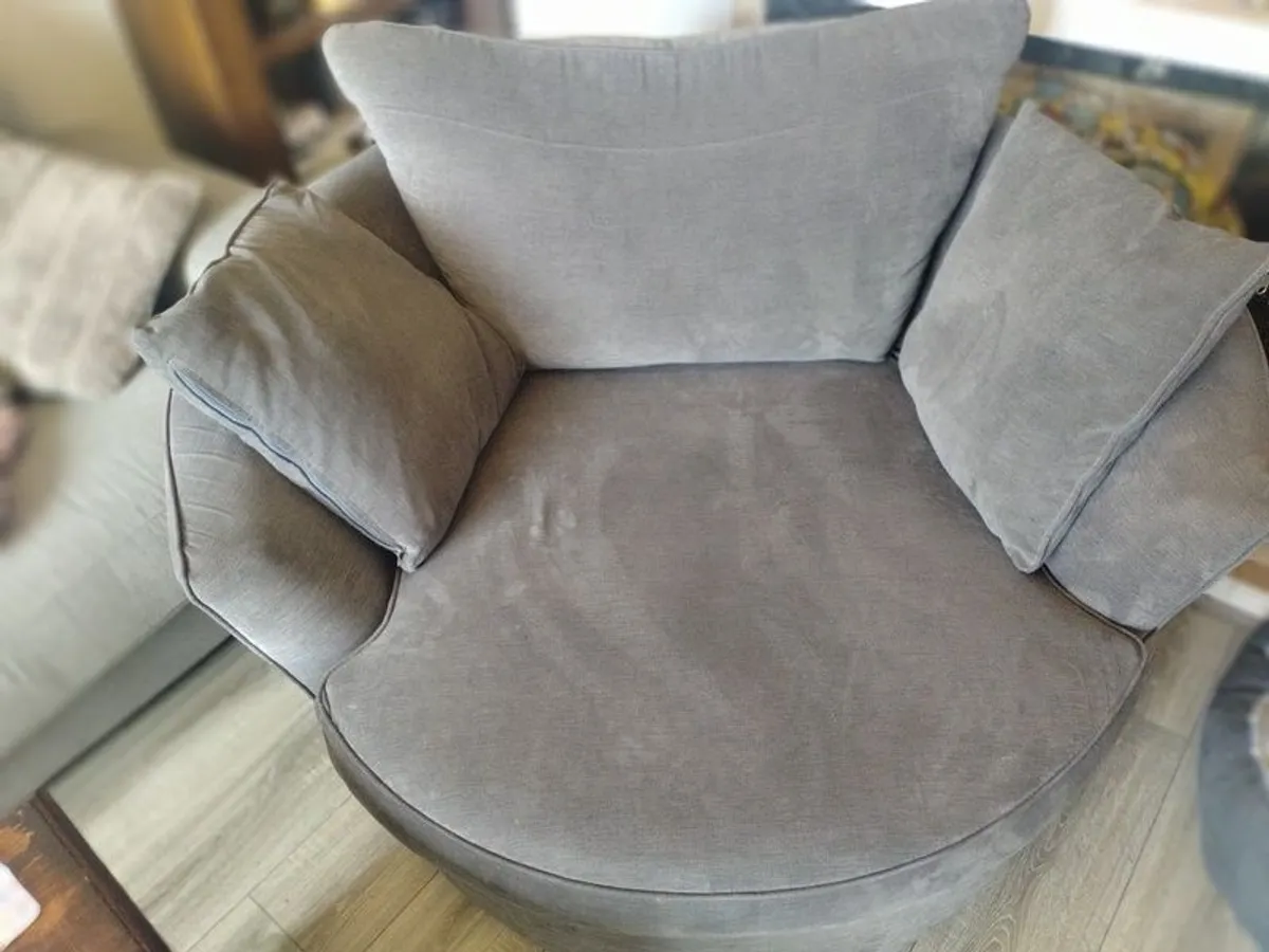 Cuddle chair/sofa - Image 1