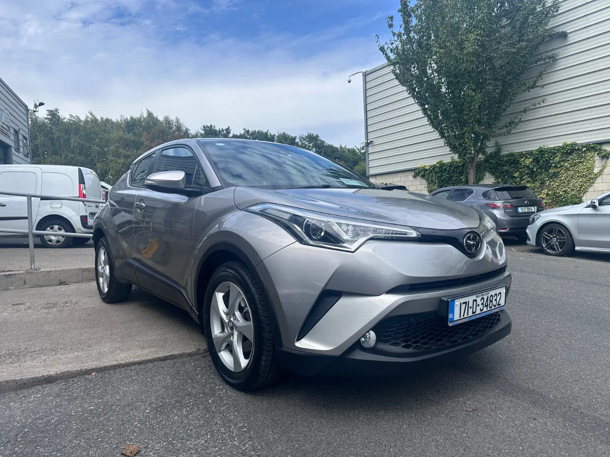 Toyota C-HR 1.2T Luna, 2017 - Image 1
