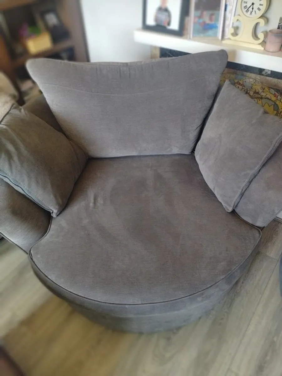 Cuddle chair/sofa - Image 4