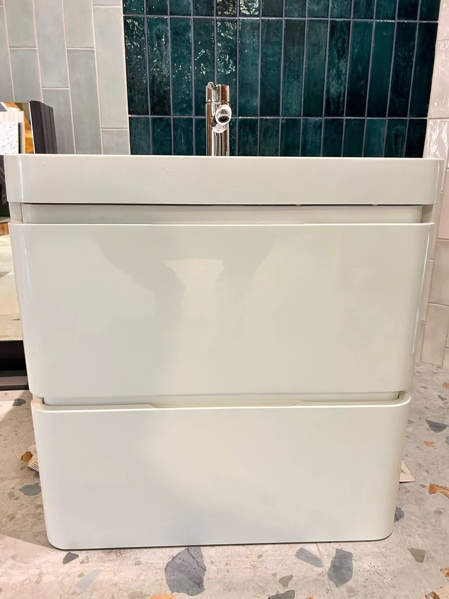 Curved white wall hung vanity - Image 3